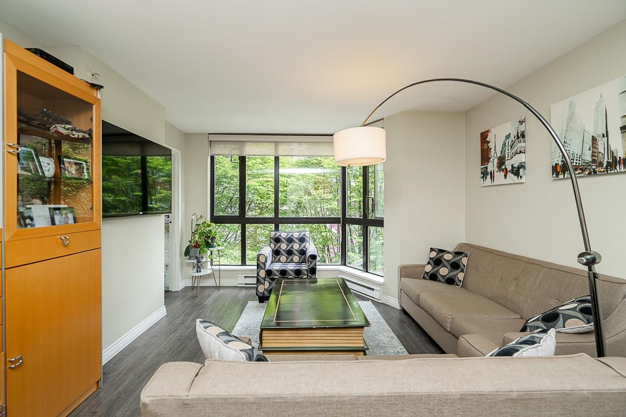 









488


Helmcken

Street, 304,
Vancouver,




BC
V6B 6E4

