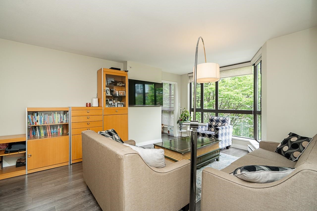 









488


Helmcken

Street, 304,
Vancouver,




BC
V6B 6E4

