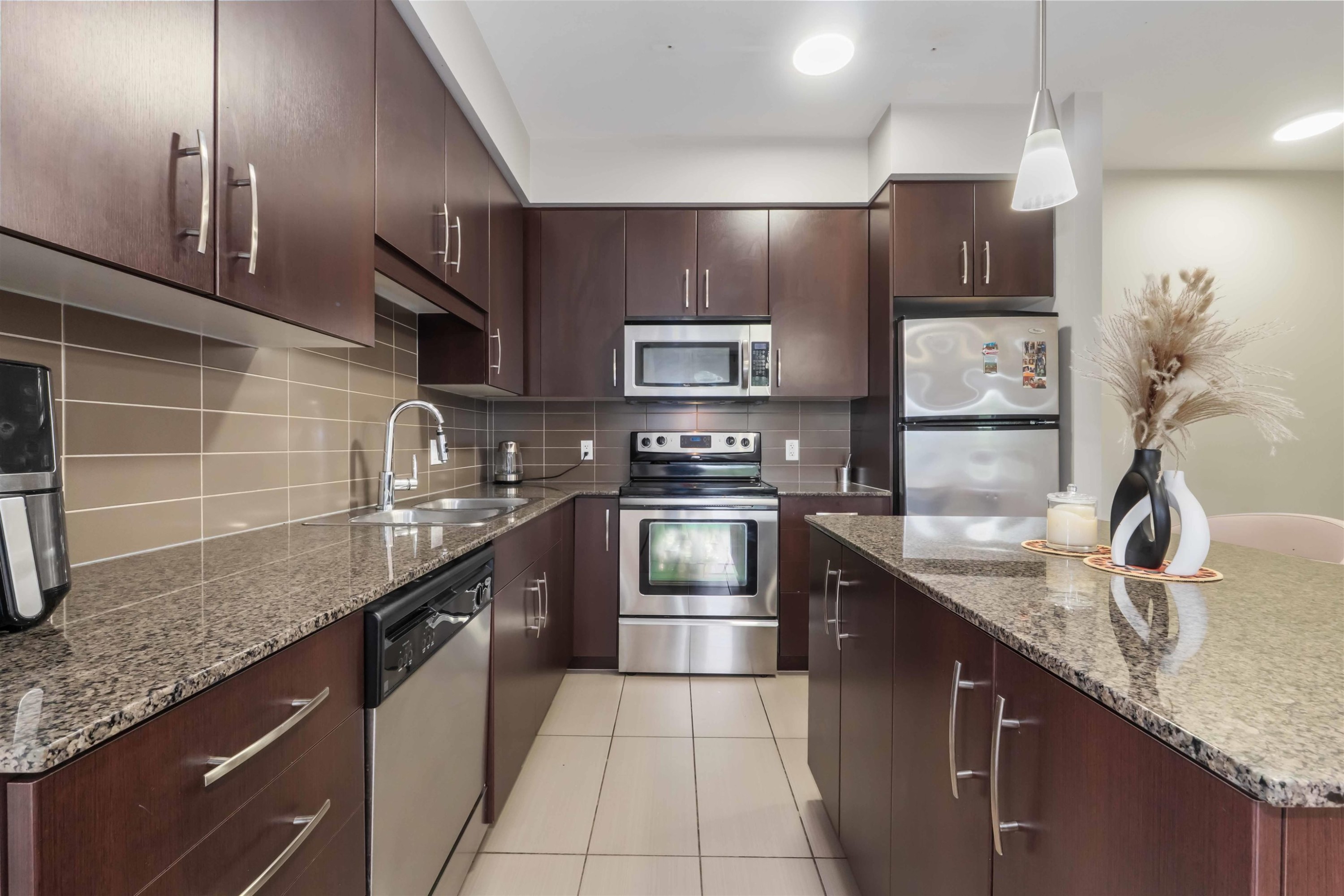 









22290


North

Avenue, 404,
Maple Ridge,




BC
V2X 8Z8

