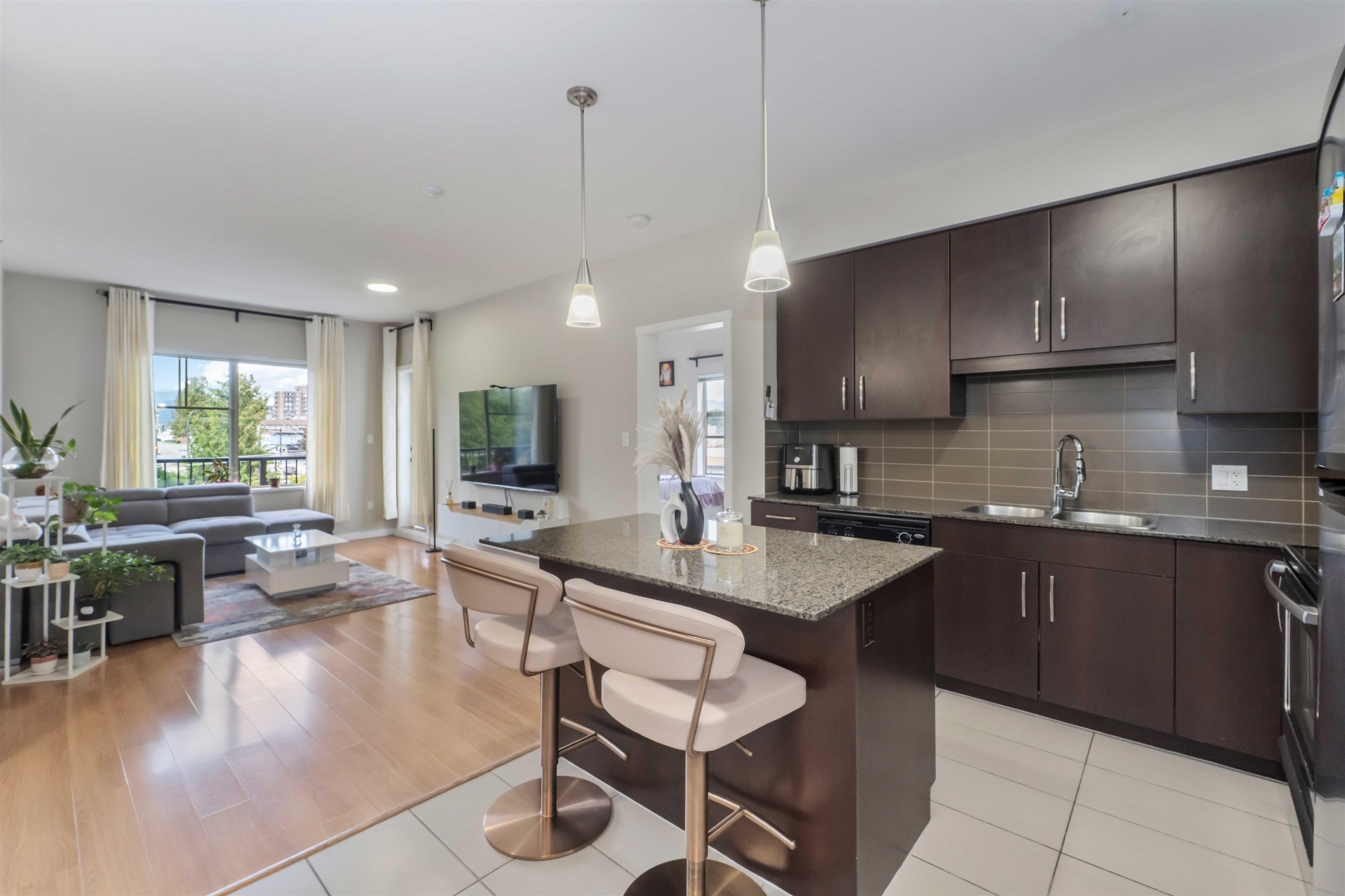 









22290


North

Avenue, 404,
Maple Ridge,




BC
V2X 8Z8

