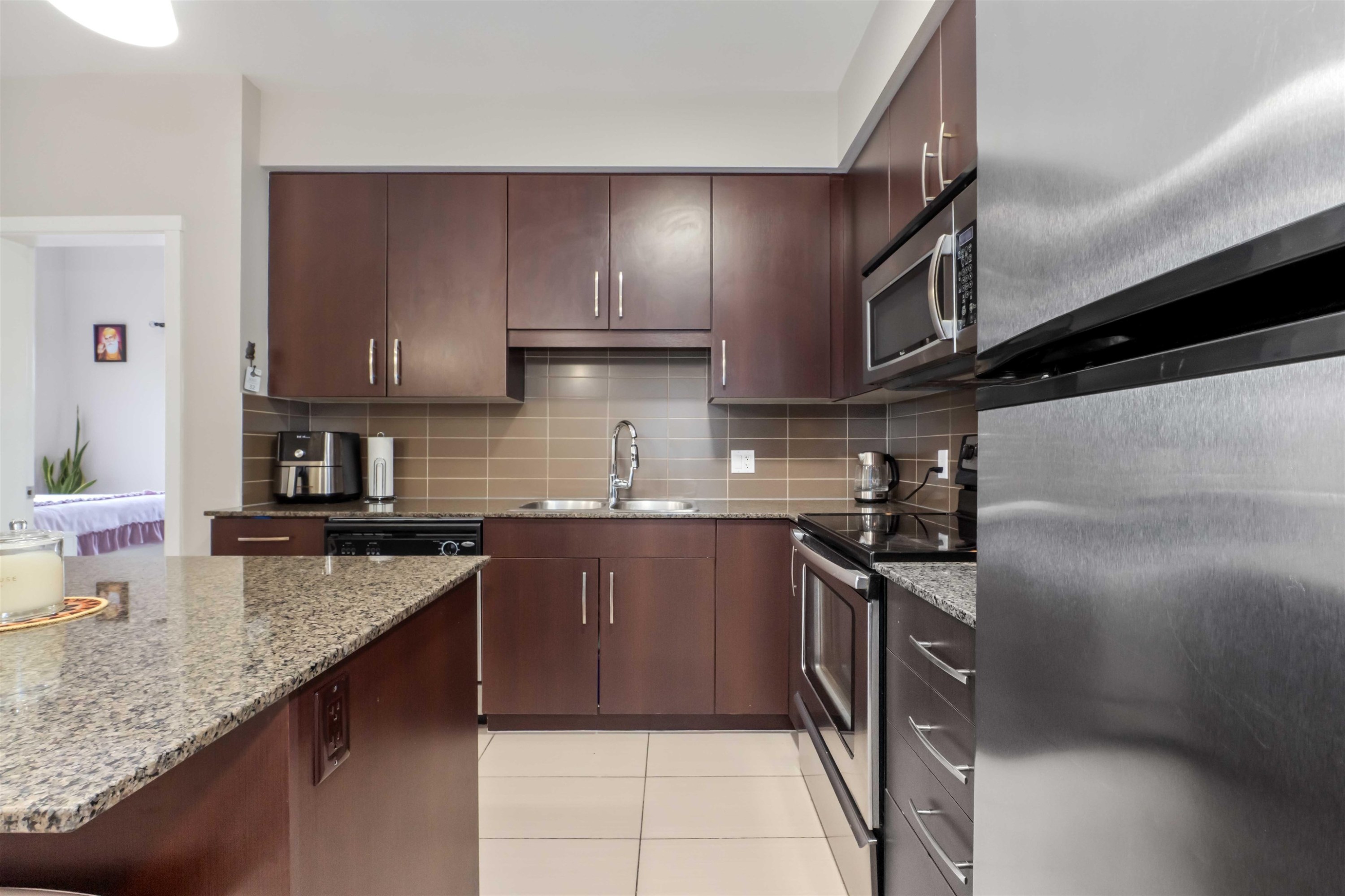 









22290


North

Avenue, 404,
Maple Ridge,




BC
V2X 8Z8

