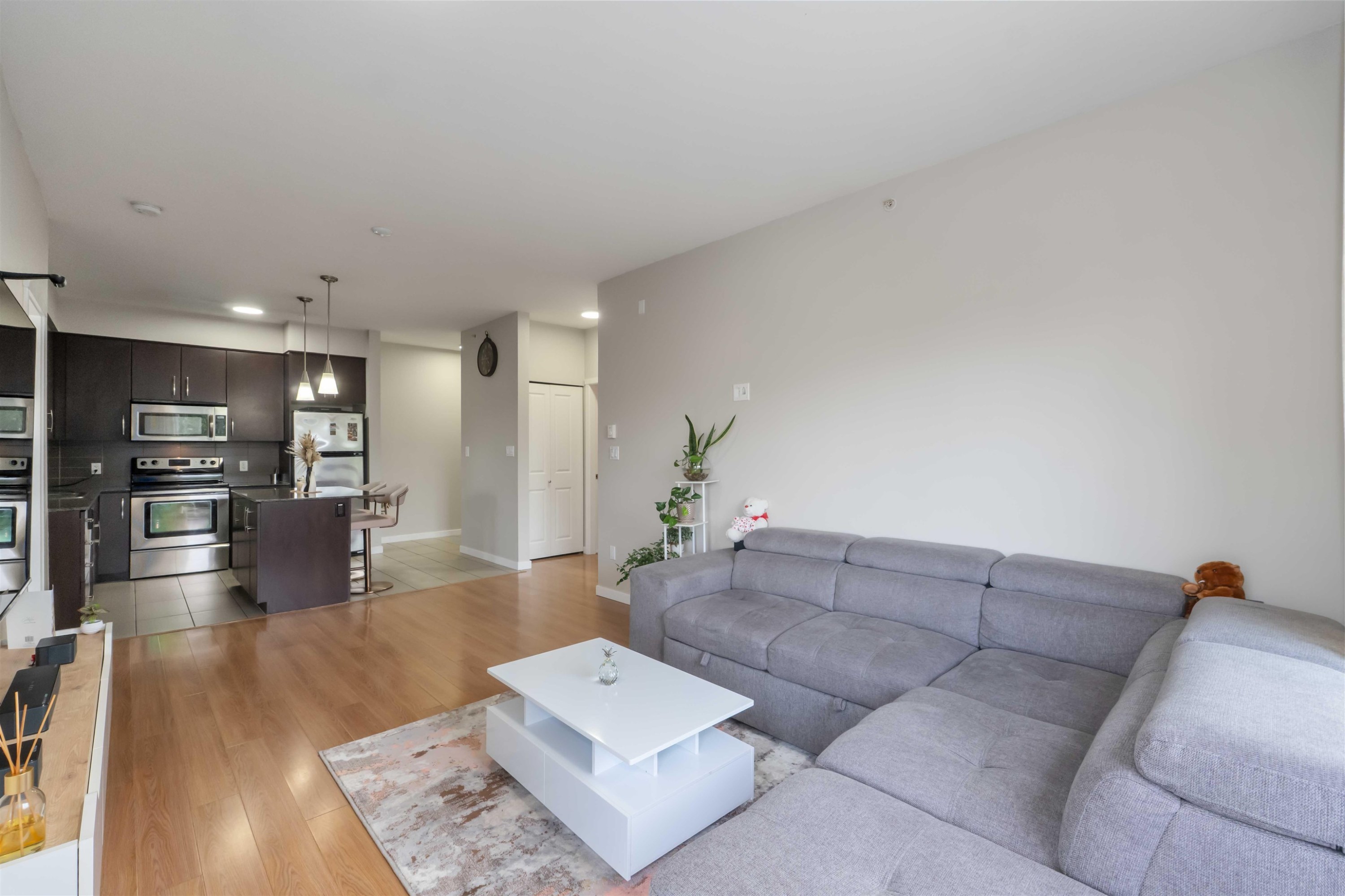 









22290


North

Avenue, 404,
Maple Ridge,




BC
V2X 8Z8

