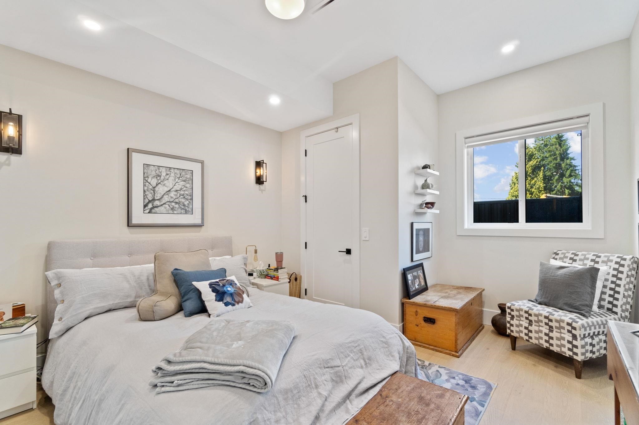 









841


Rondeau

Street,
Coquitlam,




BC
V3J 5Z4

