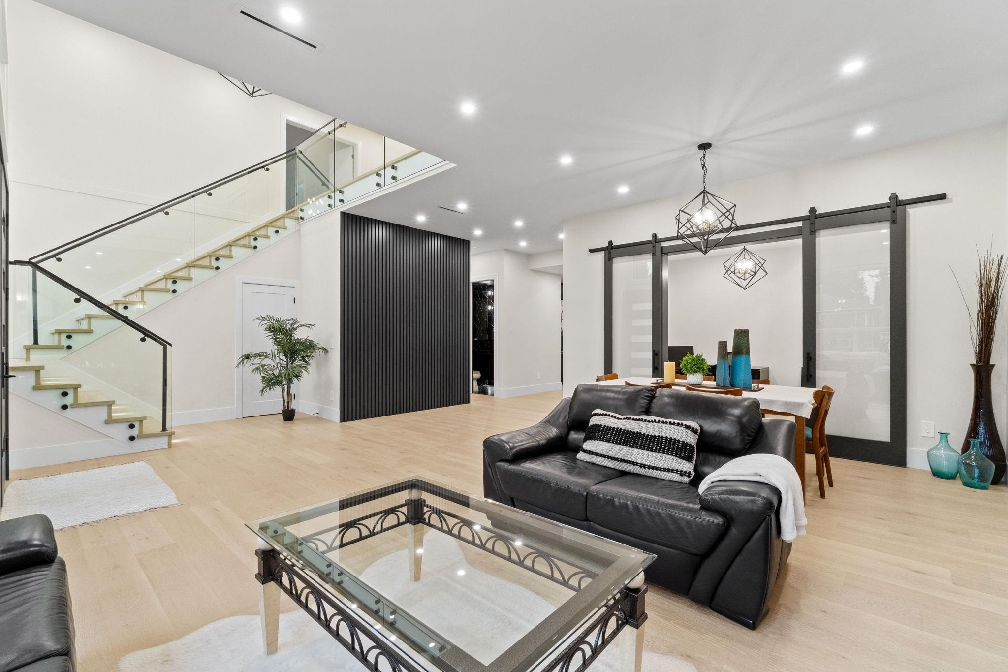 









841


Rondeau

Street,
Coquitlam,




BC
V3J 5Z4

