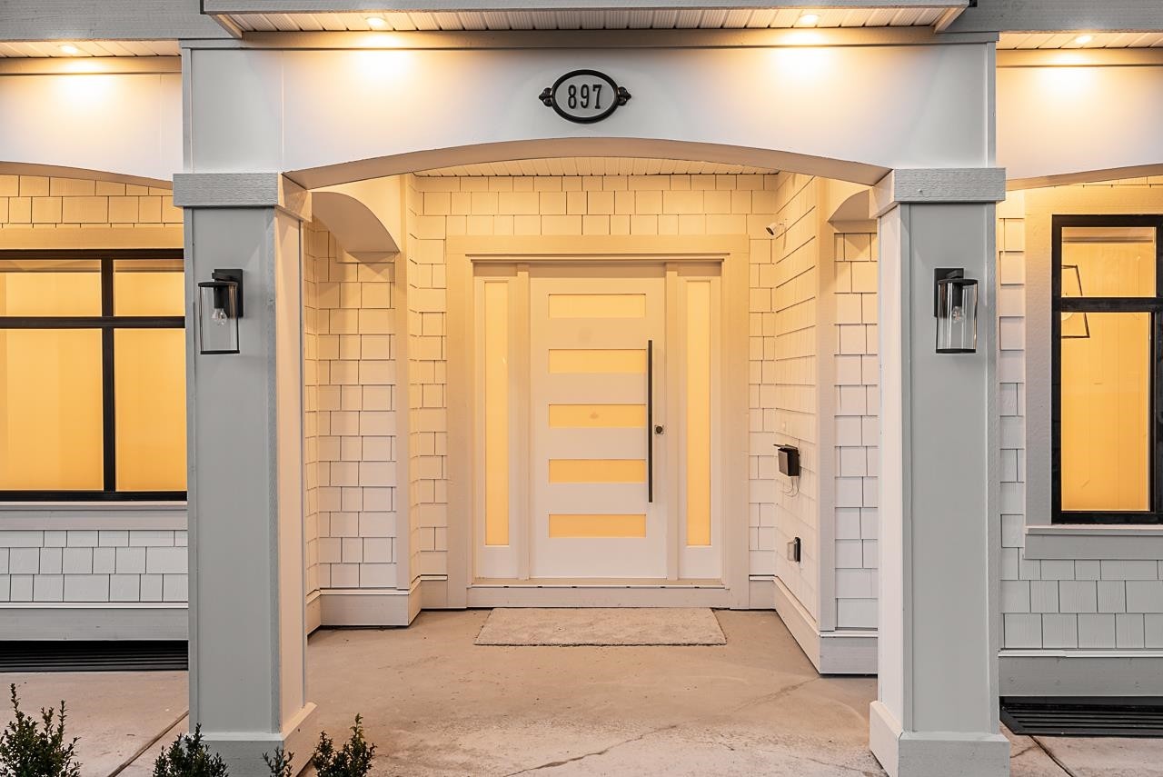 









897


Cottonwood

Avenue,
Coquitlam,




BC
V3J 2S9

