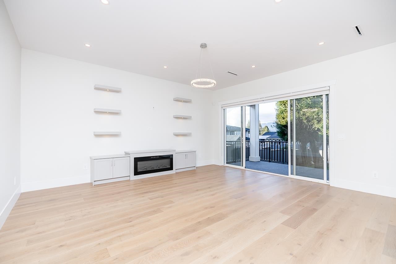 









897


Cottonwood

Avenue,
Coquitlam,




BC
V3J 2S9

