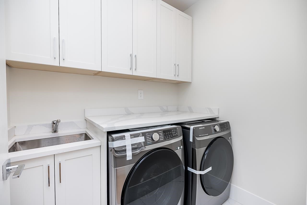 









897


Cottonwood

Avenue,
Coquitlam,




BC
V3J 2S9

