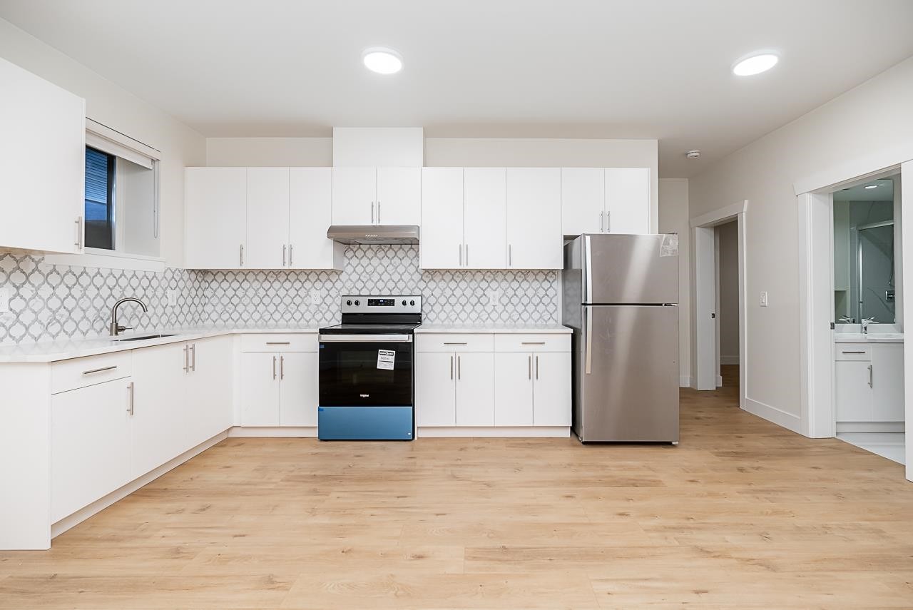 









897


Cottonwood

Avenue,
Coquitlam,




BC
V3J 2S9

