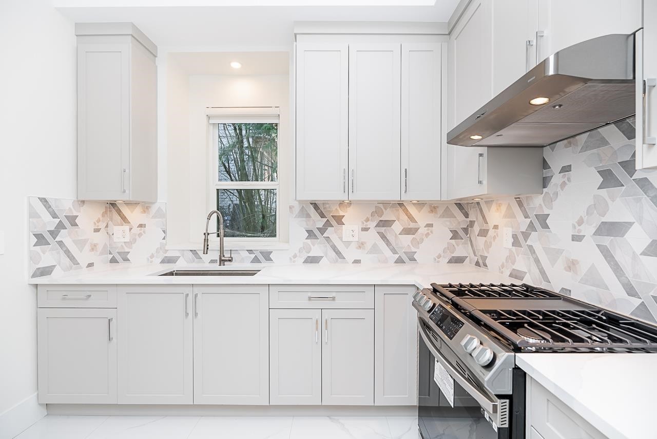 









897


Cottonwood

Avenue,
Coquitlam,




BC
V3J 2S9

