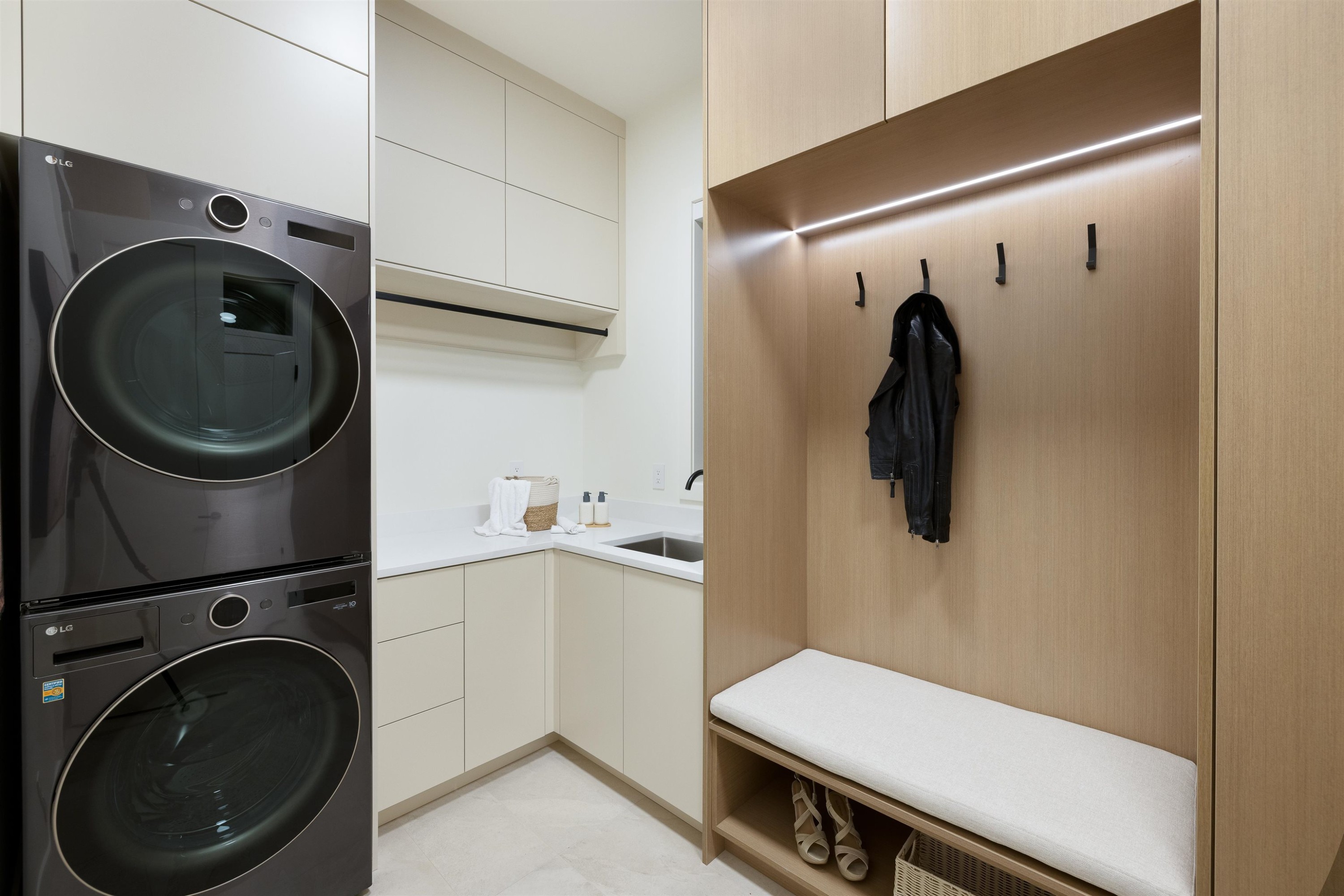 









1385


19th

Street,
West Vancouver,




BC
V7V 3X4

