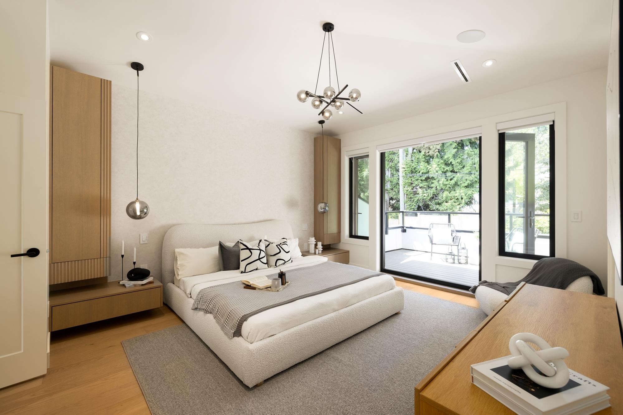 









1385


19th

Street,
West Vancouver,




BC
V7V 3X4

