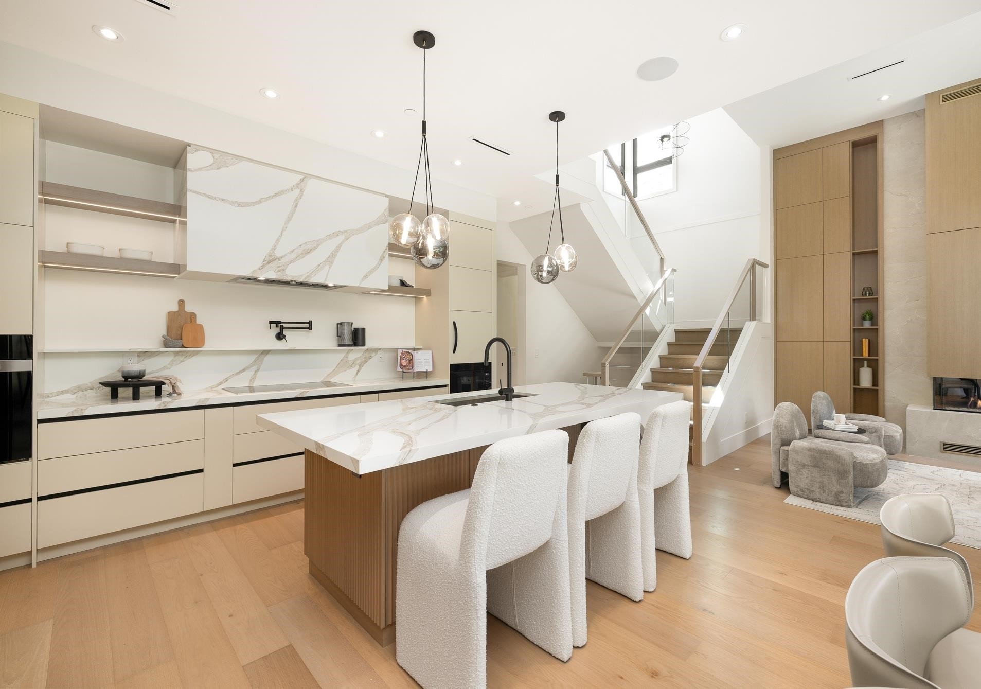 









1385


19th

Street,
West Vancouver,




BC
V7V 3X4

