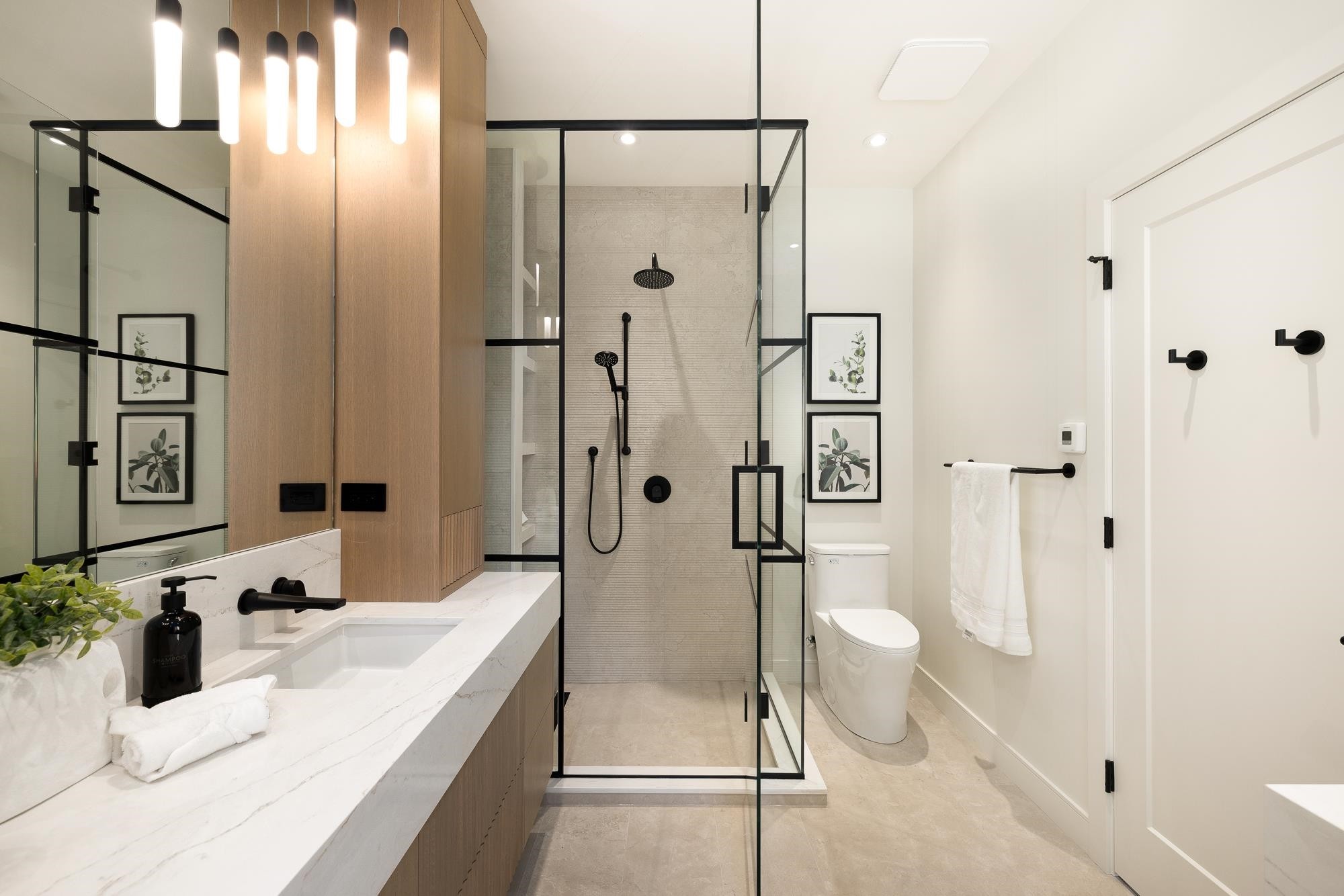 









1385


19th

Street,
West Vancouver,




BC
V7V 3X4

