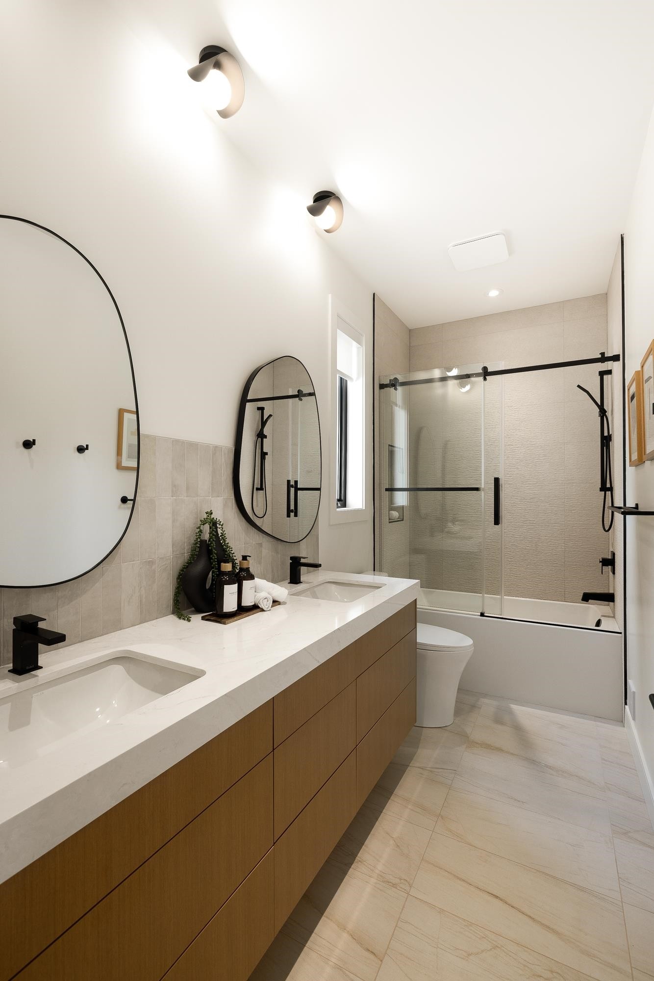 









1385


19th

Street,
West Vancouver,




BC
V7V 3X4

