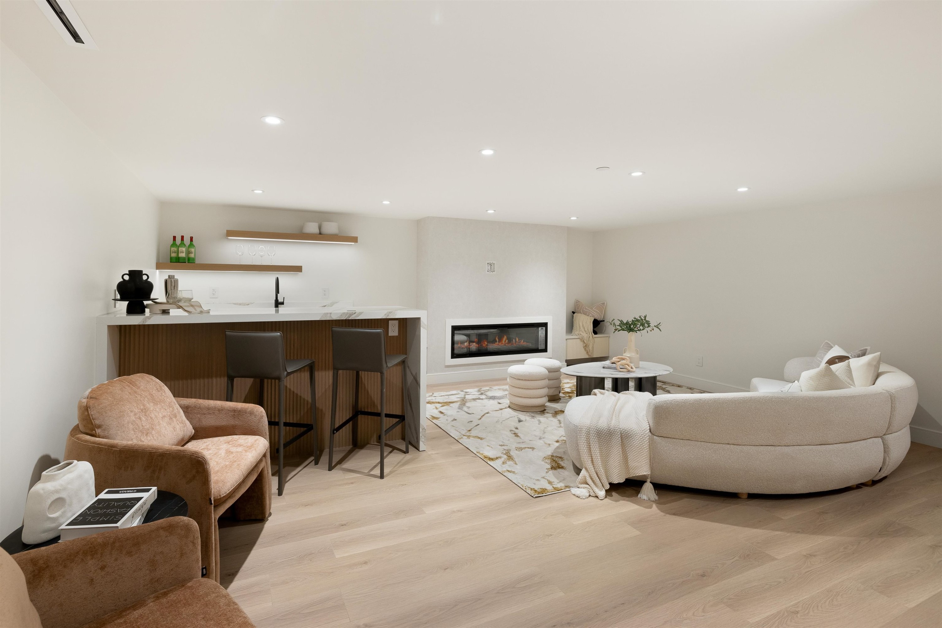 









1385


19th

Street,
West Vancouver,




BC
V7V 3X4

