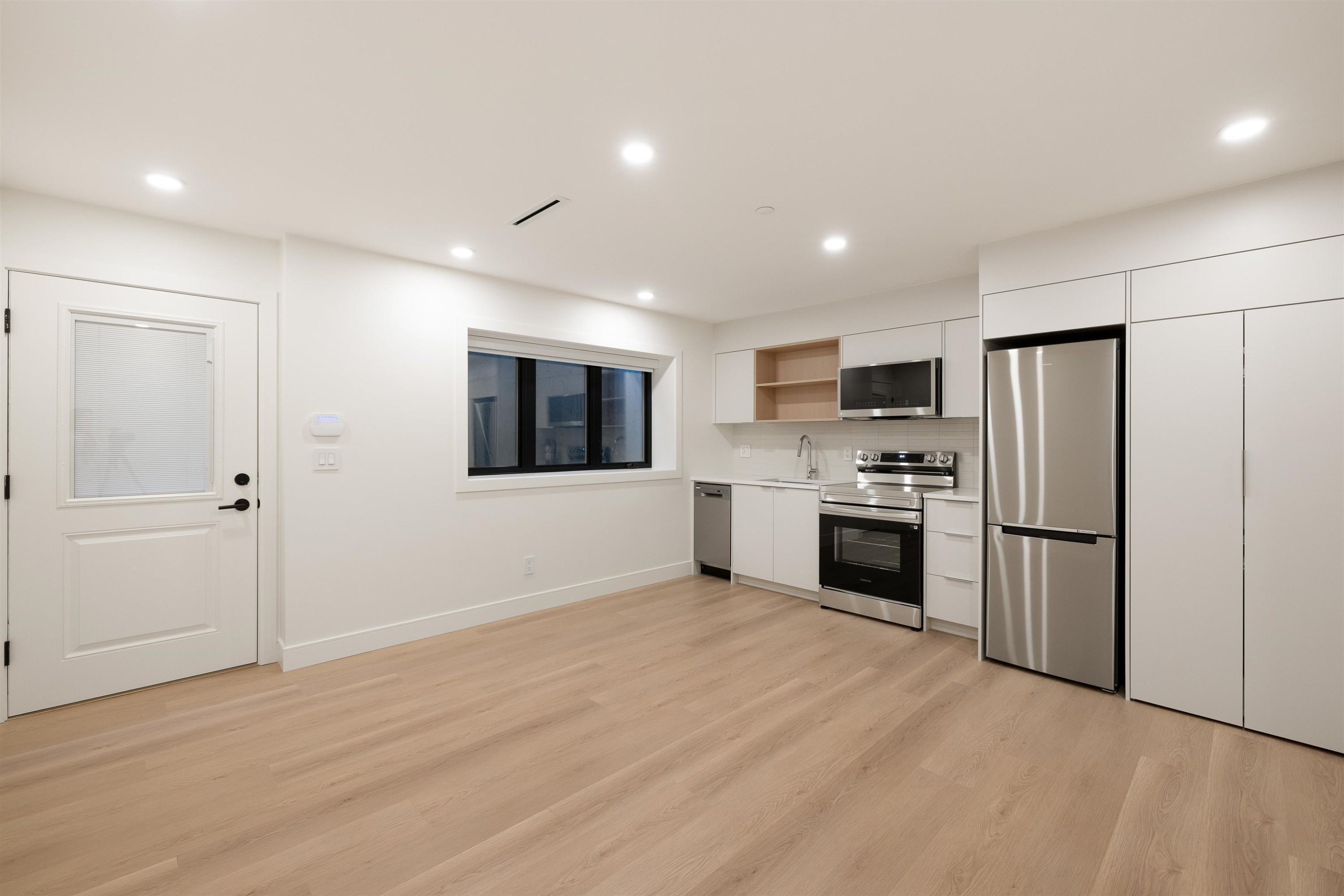 









1385


19th

Street,
West Vancouver,




BC
V7V 3X4

