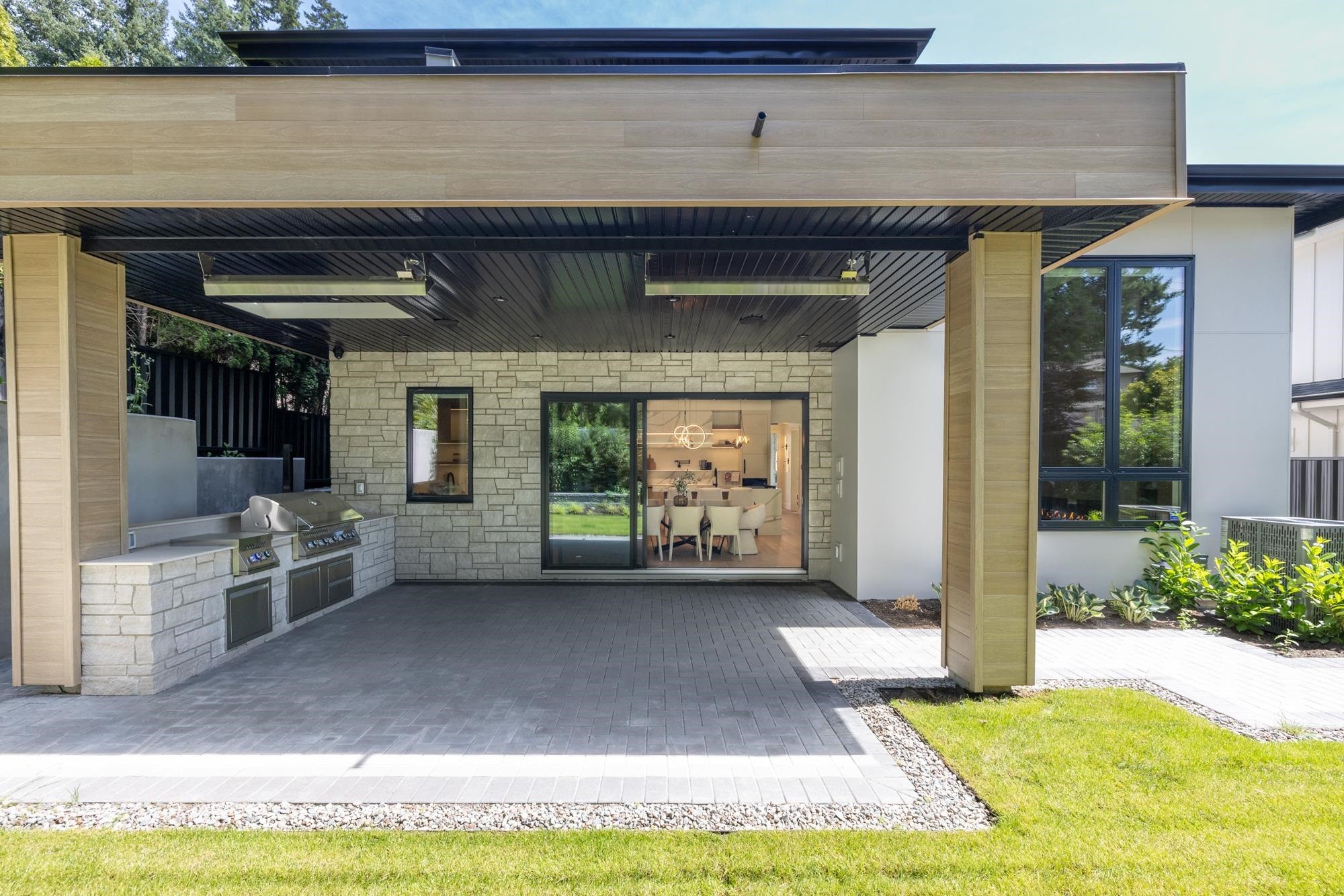 









1385


19th

Street,
West Vancouver,




BC
V7V 3X4

