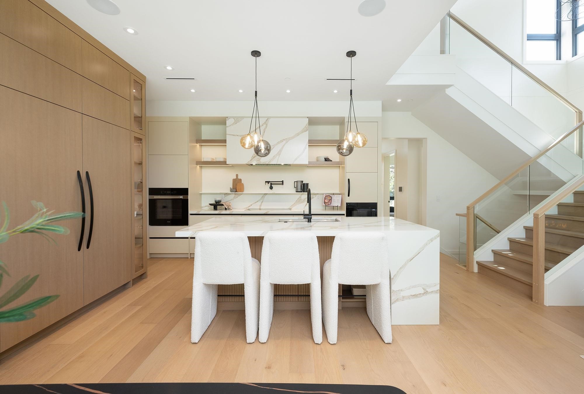 









1385


19th

Street,
West Vancouver,




BC
V7V 3X4

