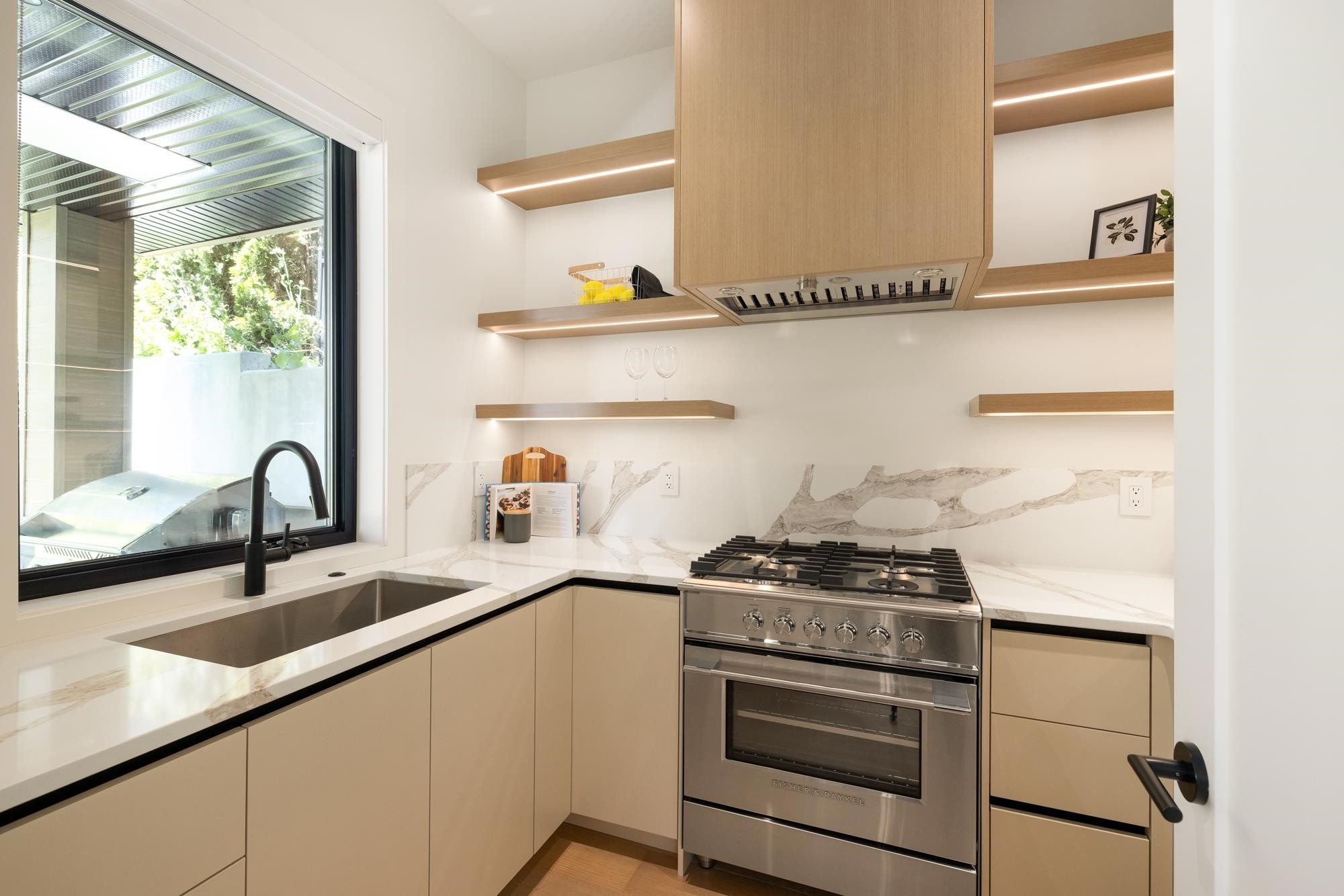 









1385


19th

Street,
West Vancouver,




BC
V7V 3X4

