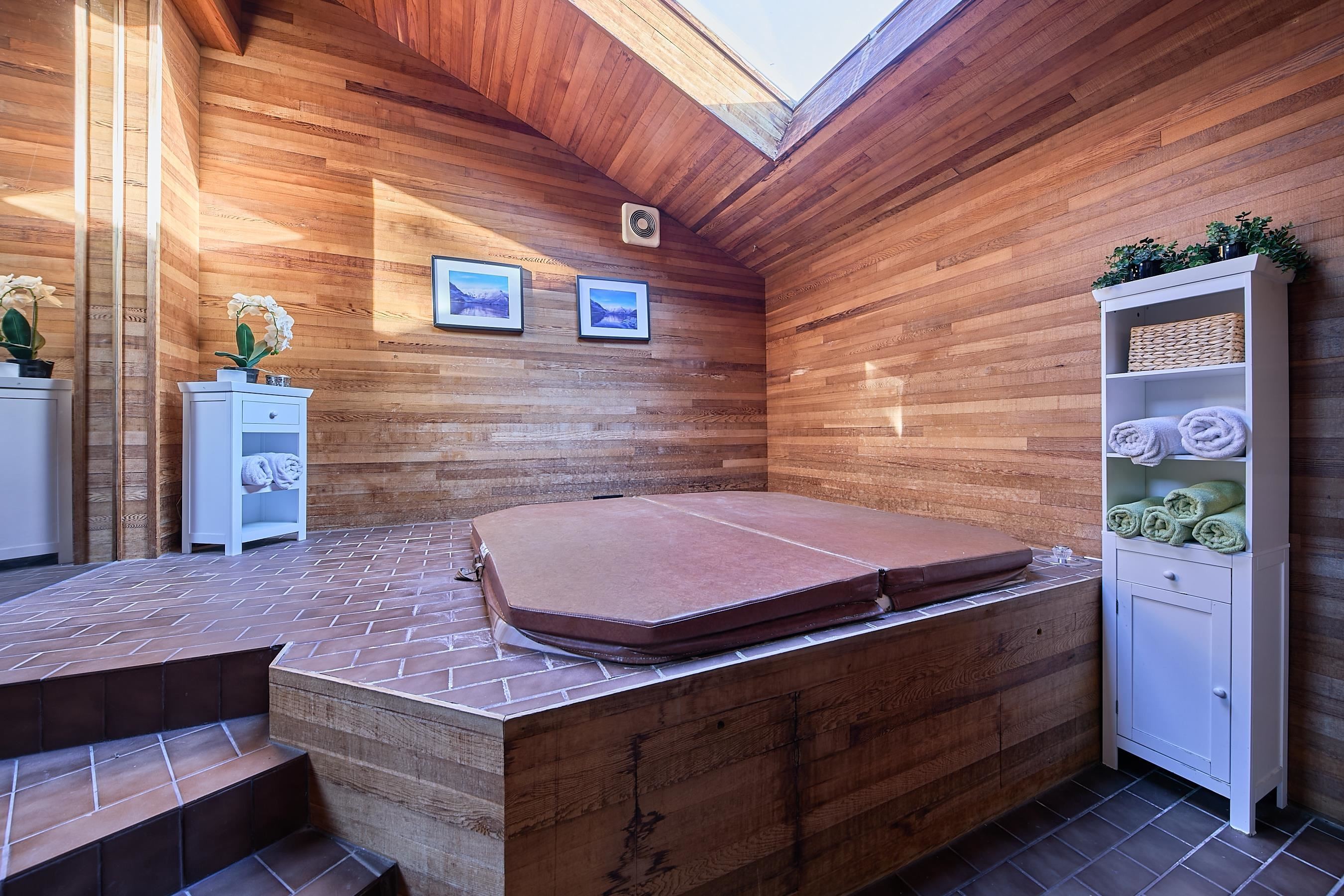 









12235


Norfolk

Place,
Maple Ridge,




BC
V2X 8W3

