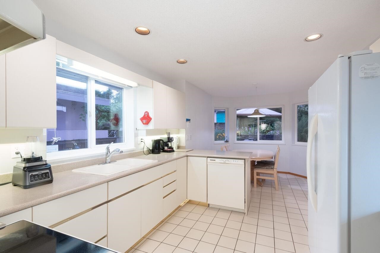 









937


Westmount

Drive,
Port Moody,




BC
V3H 1K8

