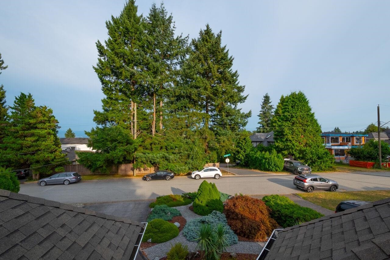 









937


Westmount

Drive,
Port Moody,




BC
V3H 1K8

