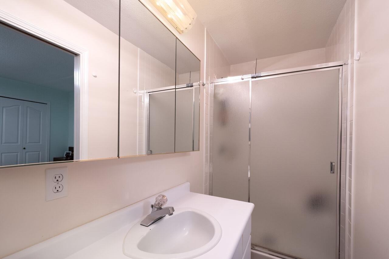 









937


Westmount

Drive,
Port Moody,




BC
V3H 1K8


