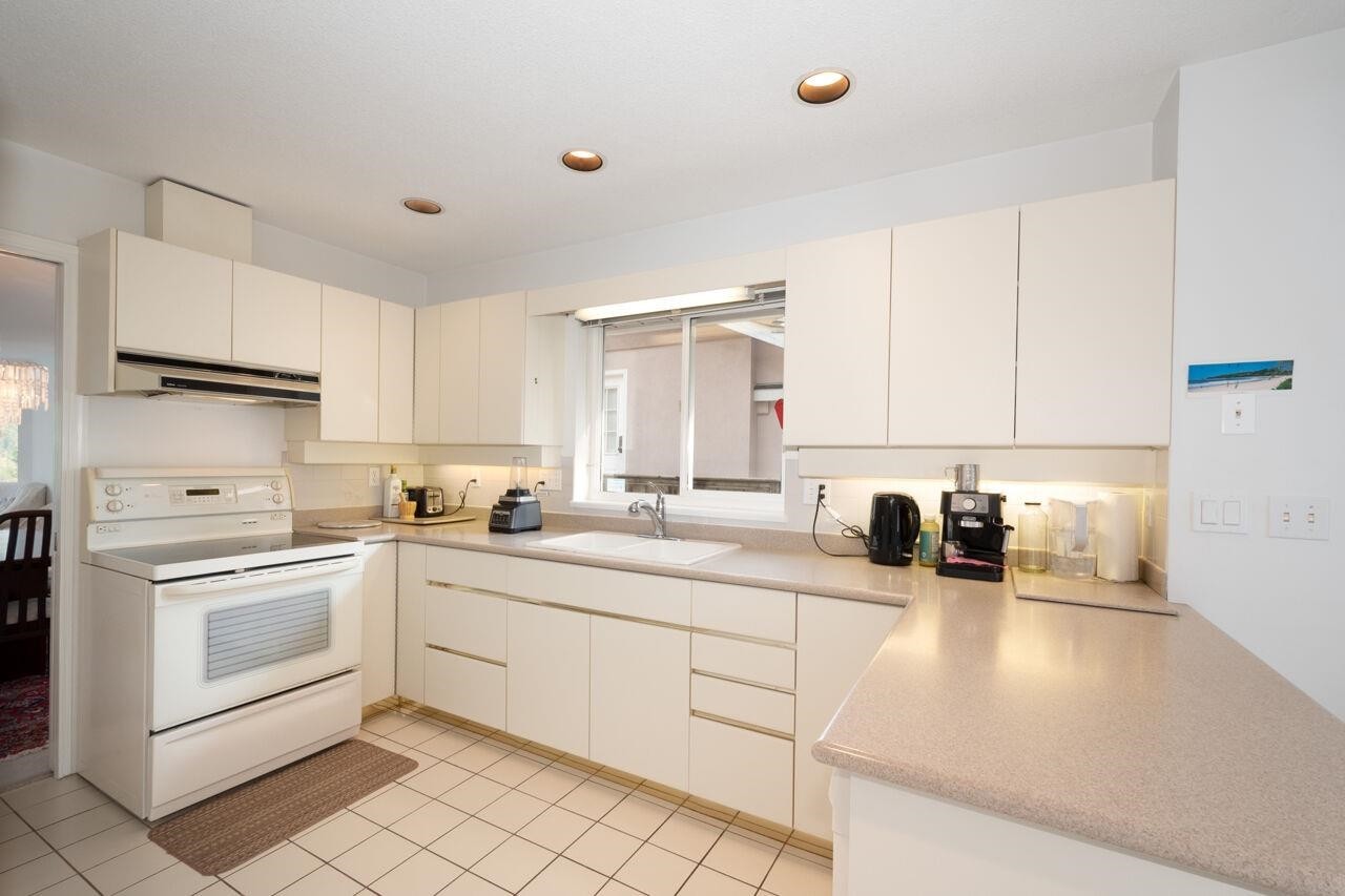 









937


Westmount

Drive,
Port Moody,




BC
V3H 1K8

