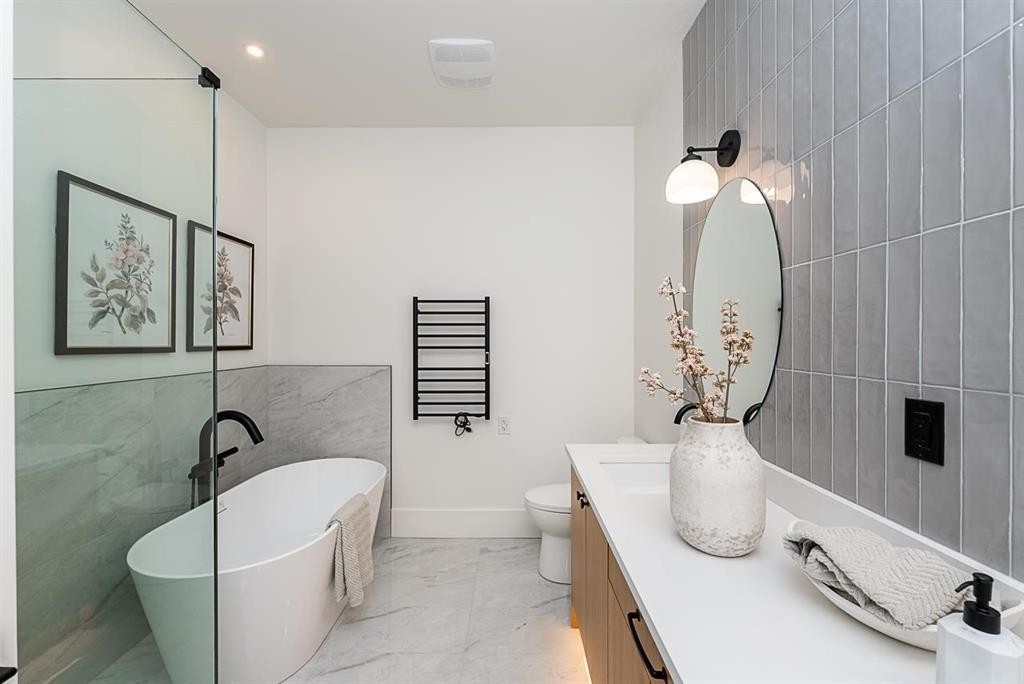 









646


Girard

Avenue, 101,
Coquitlam,




BC
V3K 1S8

