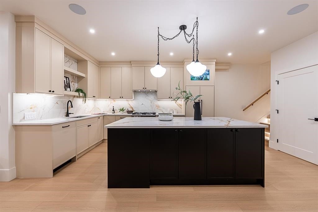 









646


Girard

Avenue, 101,
Coquitlam,




BC
V3K 1S8

