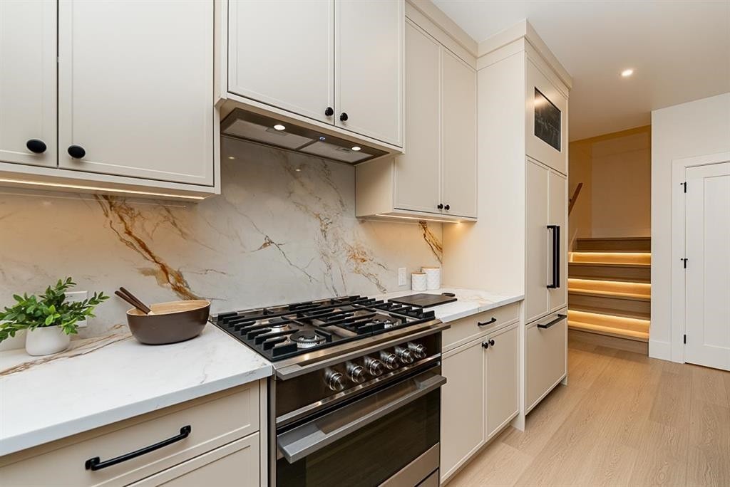 









646


Girard

Avenue, 101,
Coquitlam,




BC
V3K 1S8

