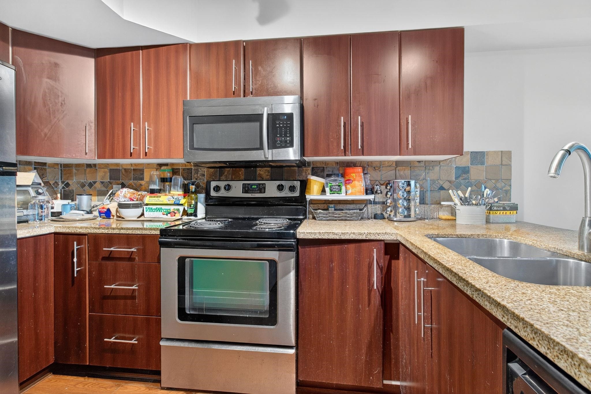 









7428


14

Avenue, 27,
Burnaby,




BC
V3N 0C2

