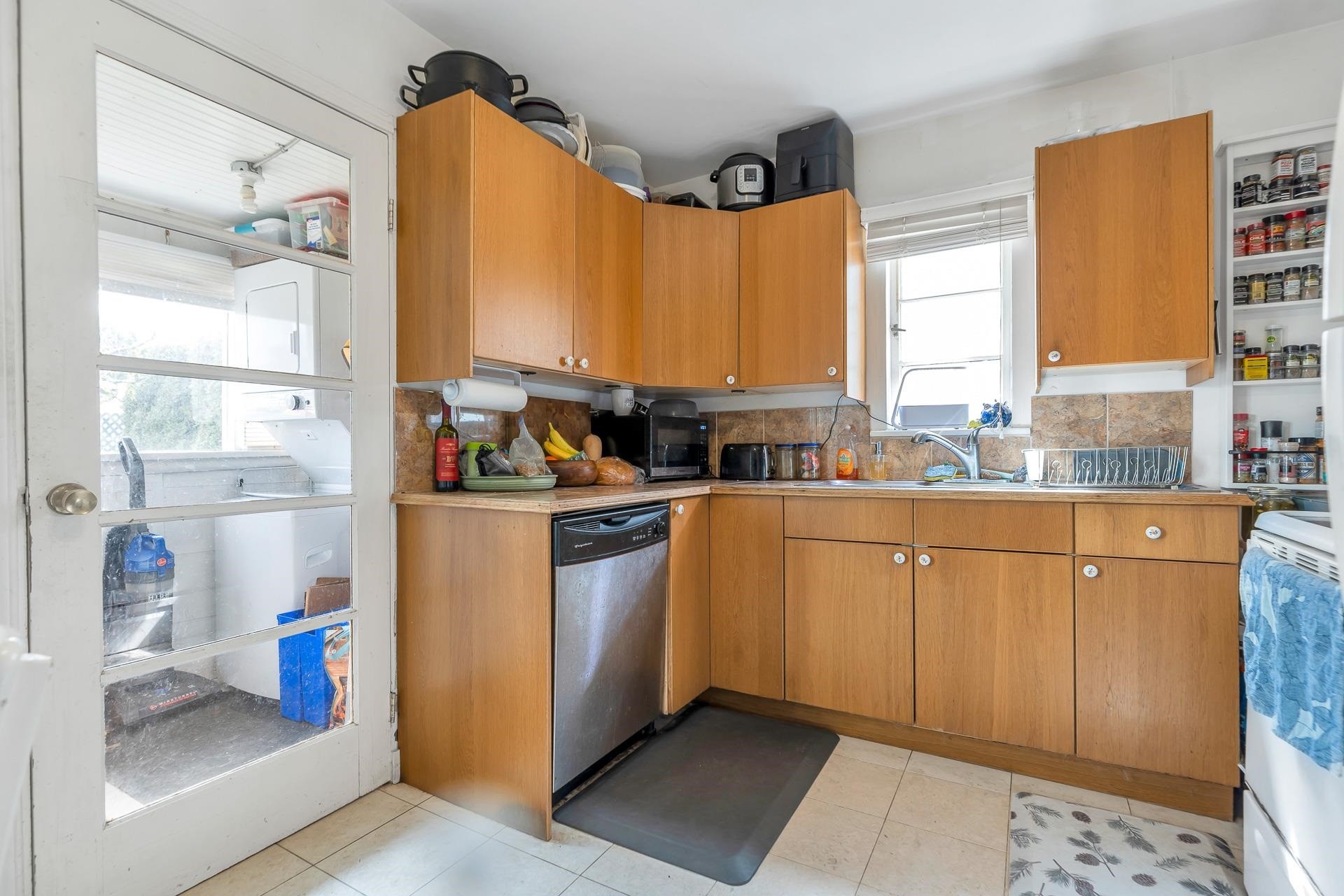 









5092


Main

Street,
Vancouver,




BC
V5W 2R3

