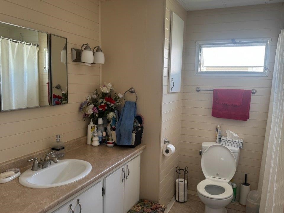 









201


Cayer

Street, 251,
Coquitlam,




BC
V3K 5A9

