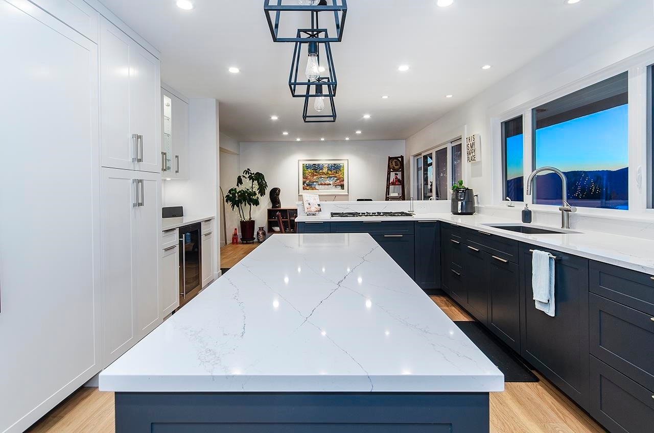 









5237


Timberfeild

Road,
West Vancouver,




BC
V7W 2Y5


