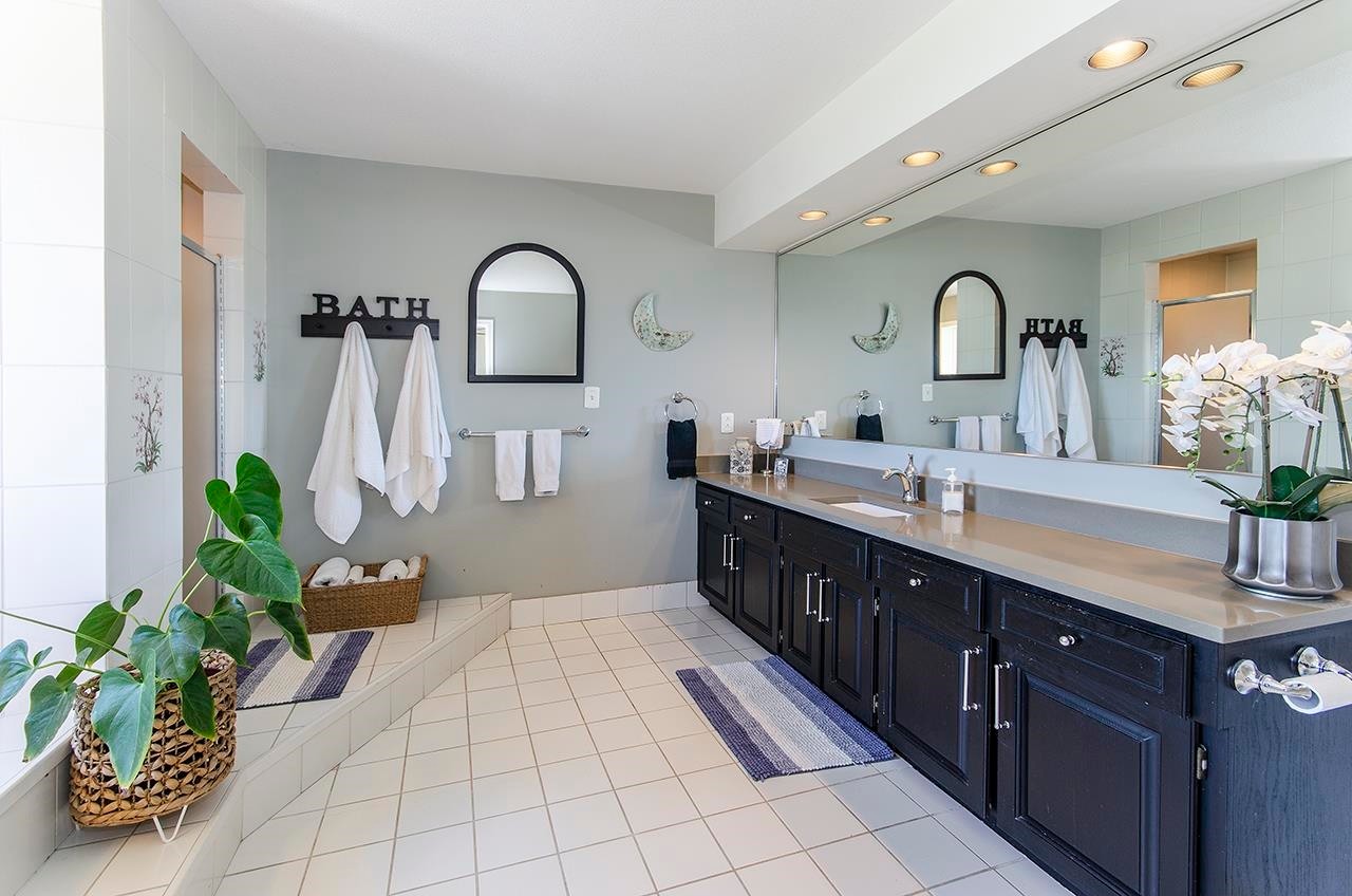 









5237


Timberfeild

Road,
West Vancouver,




BC
V7W 2Y5

