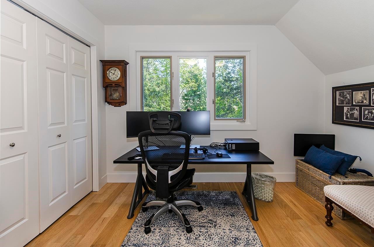 









5237


Timberfeild

Road,
West Vancouver,




BC
V7W 2Y5

