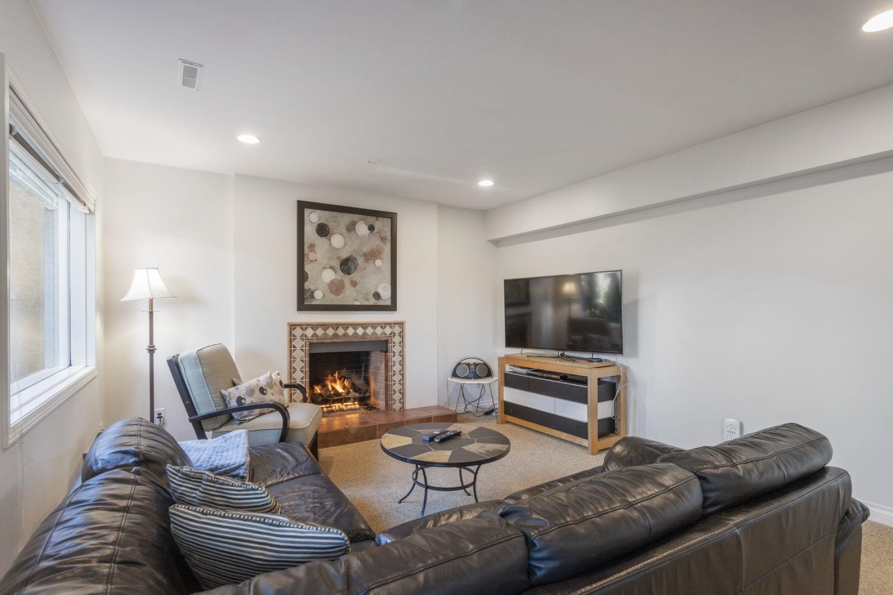 









5237


Timberfeild

Road,
West Vancouver,




BC
V7W 2Y5

