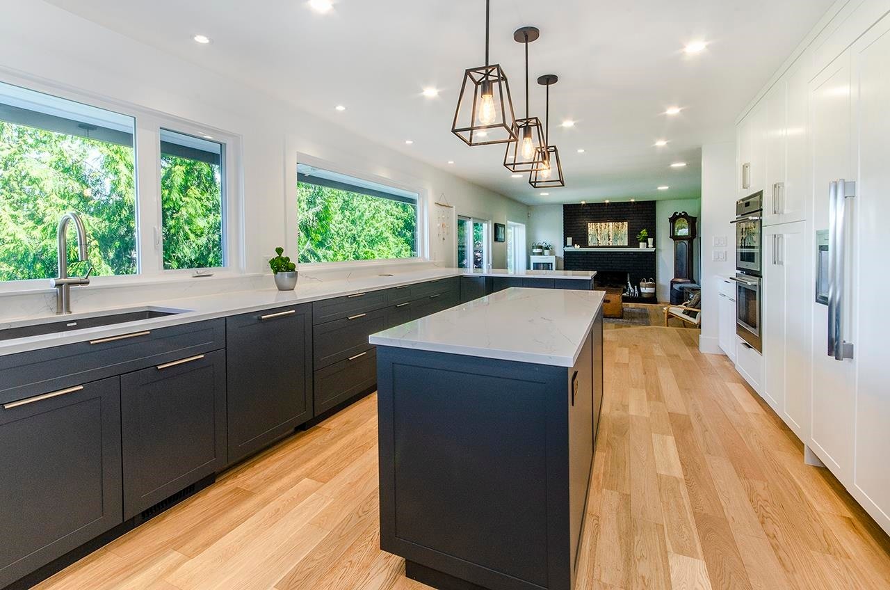 









5237


Timberfeild

Road,
West Vancouver,




BC
V7W 2Y5

