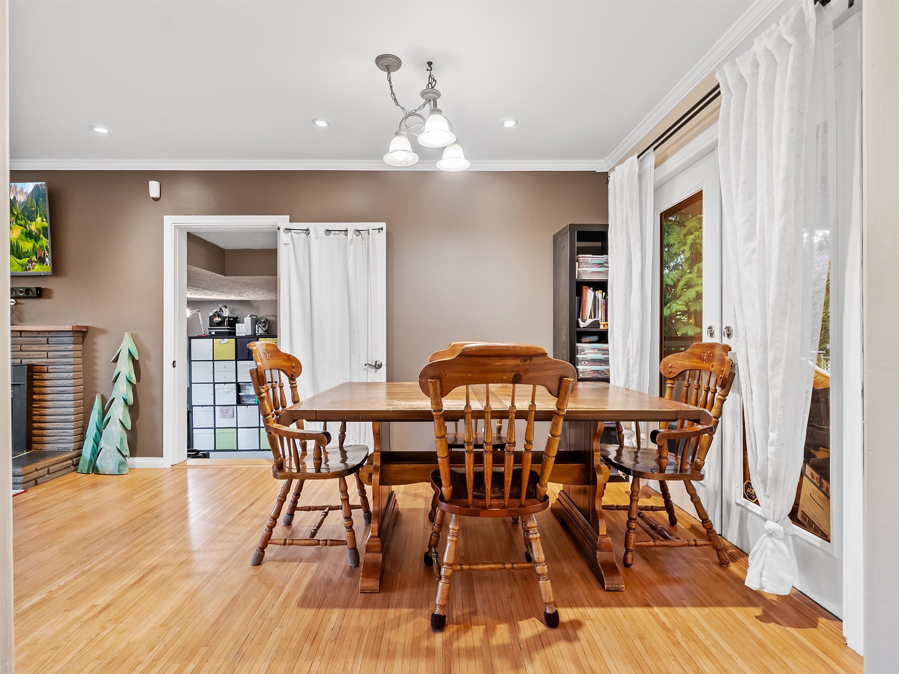 









4921


44a

Avenue,
Delta,




BC
V4K 1E6

