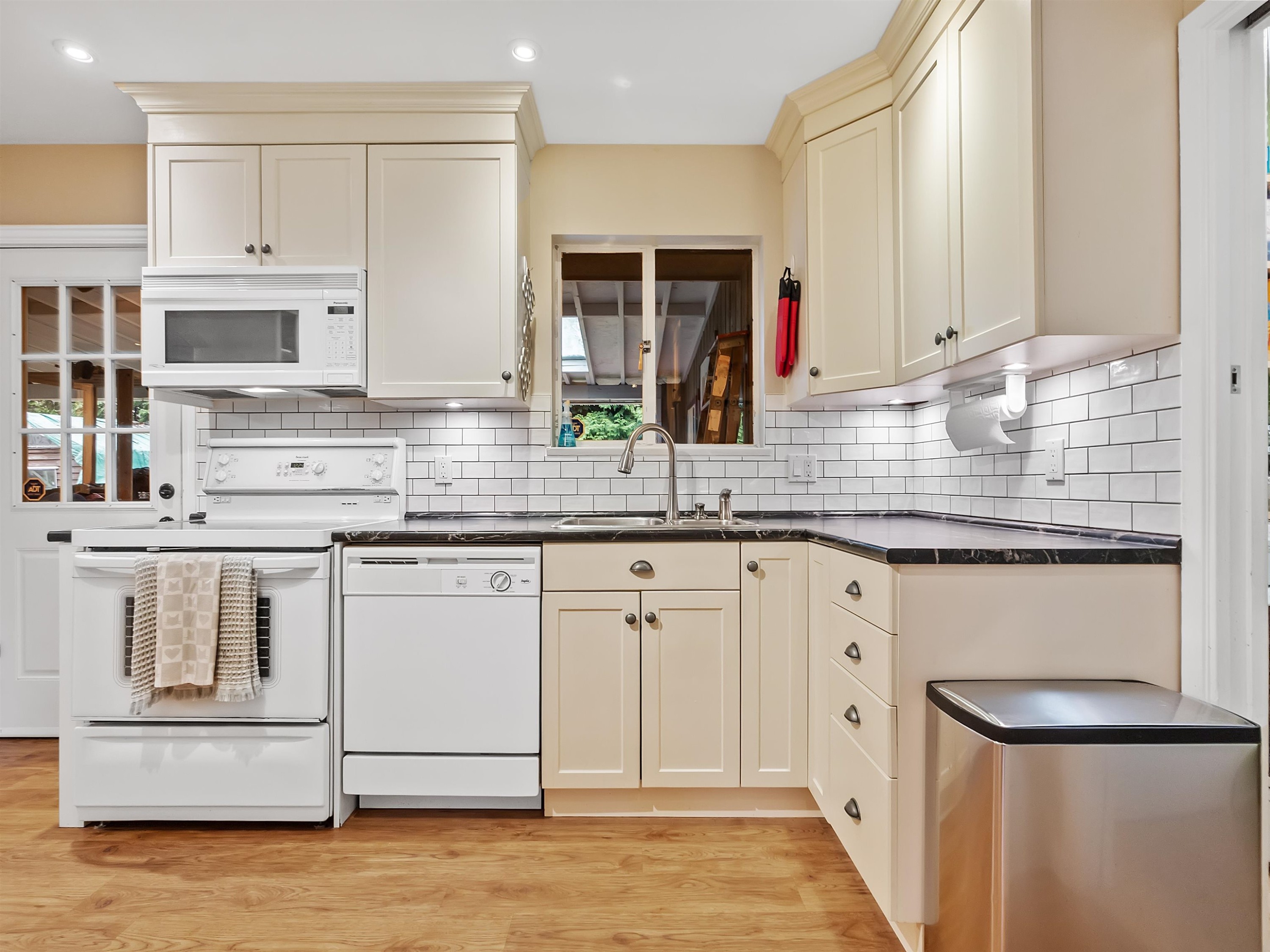 









4921


44a

Avenue,
Delta,




BC
V4K 1E6

