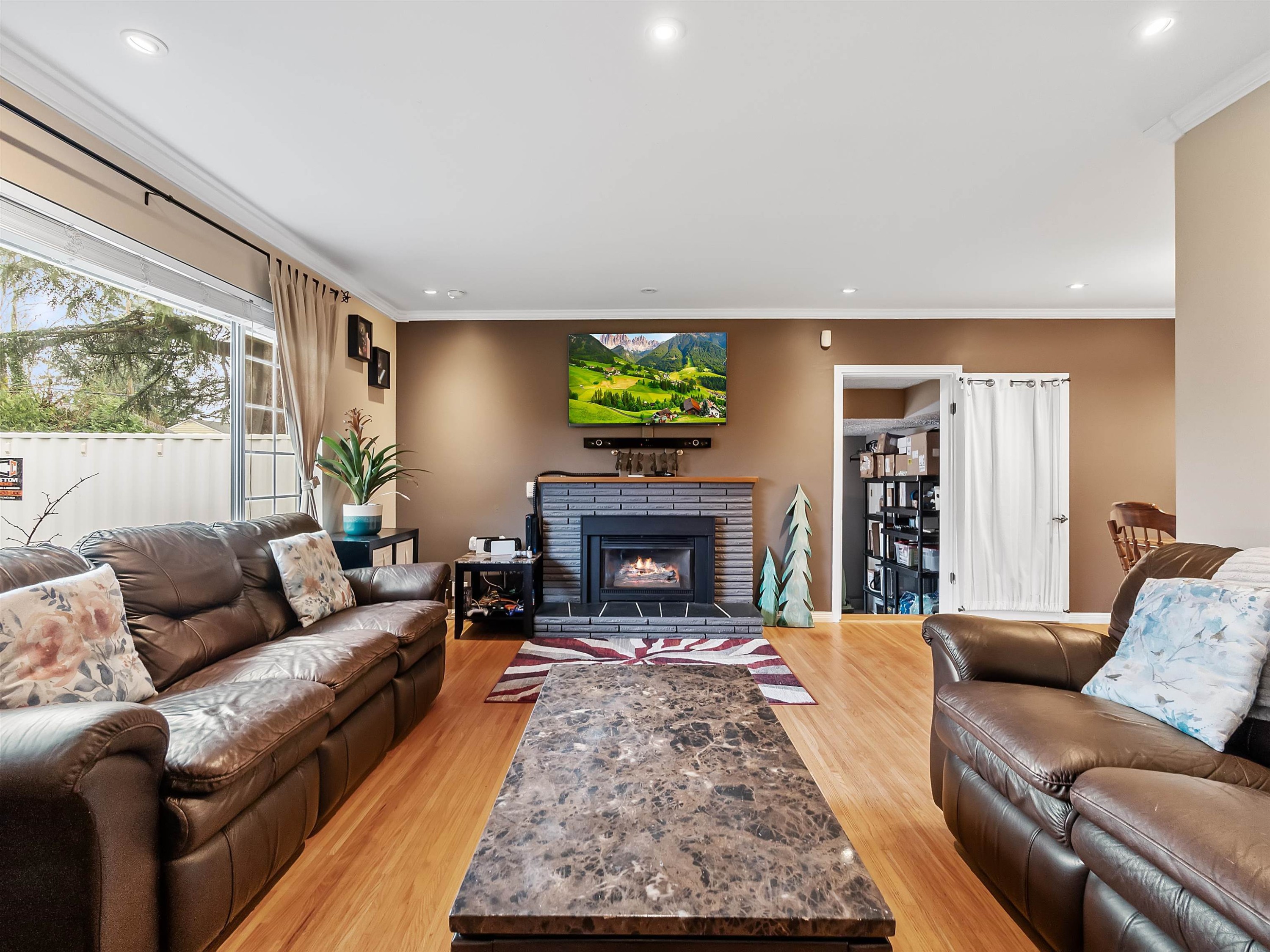 









4921


44a

Avenue,
Delta,




BC
V4K 1E6

