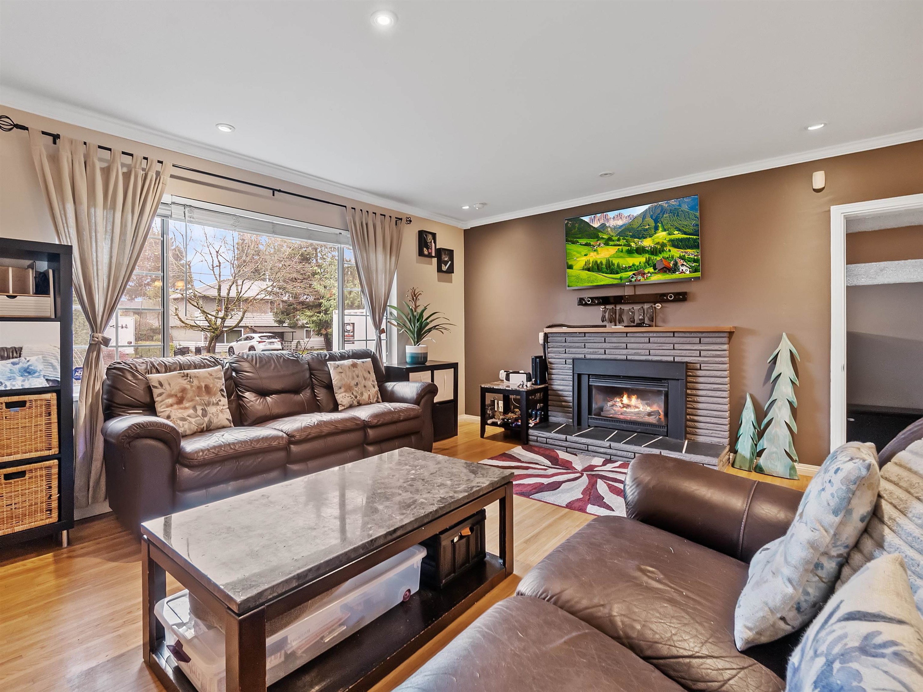 









4921


44a

Avenue,
Delta,




BC
V4K 1E6

