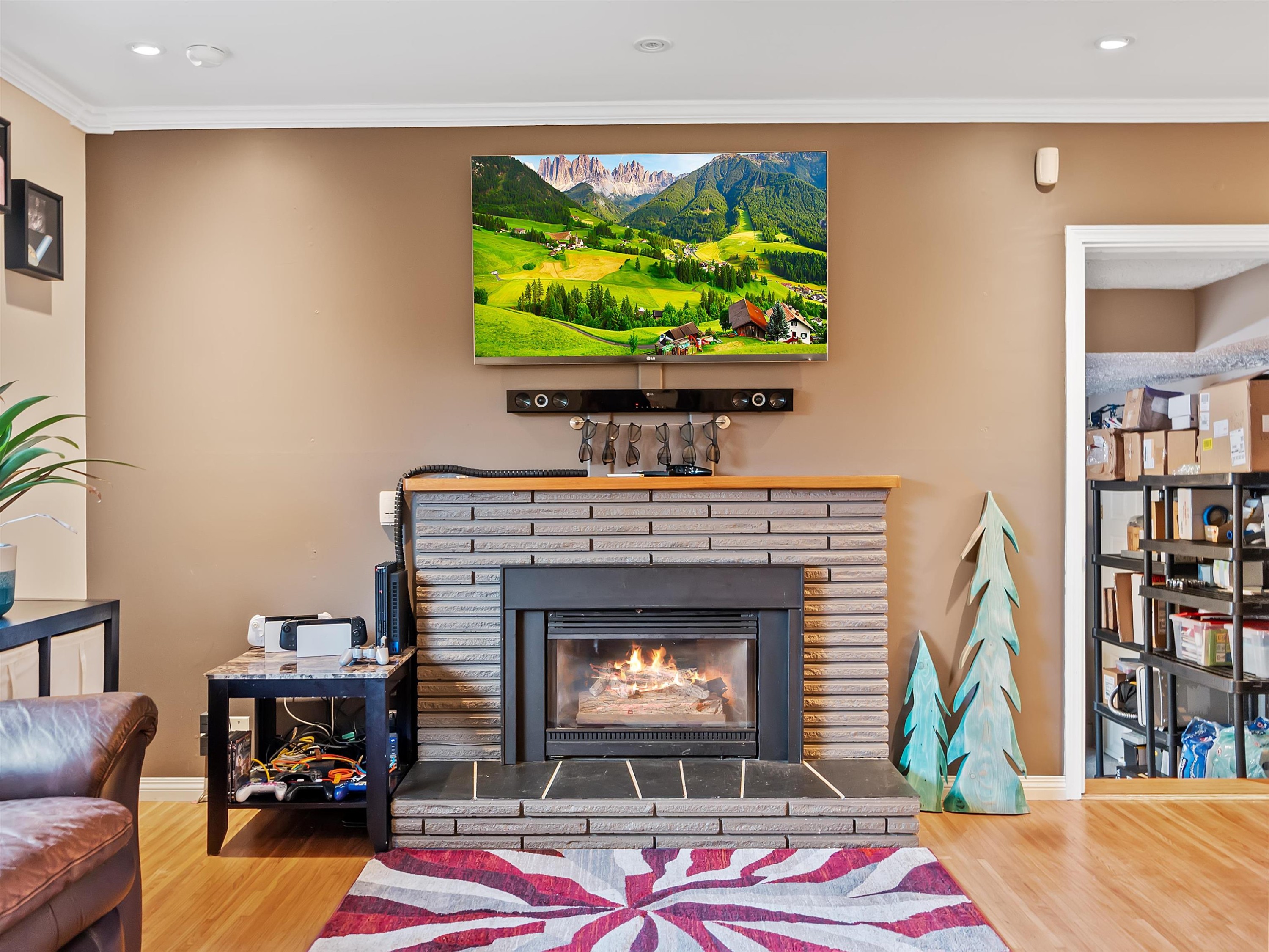 









4921


44a

Avenue,
Delta,




BC
V4K 1E6

