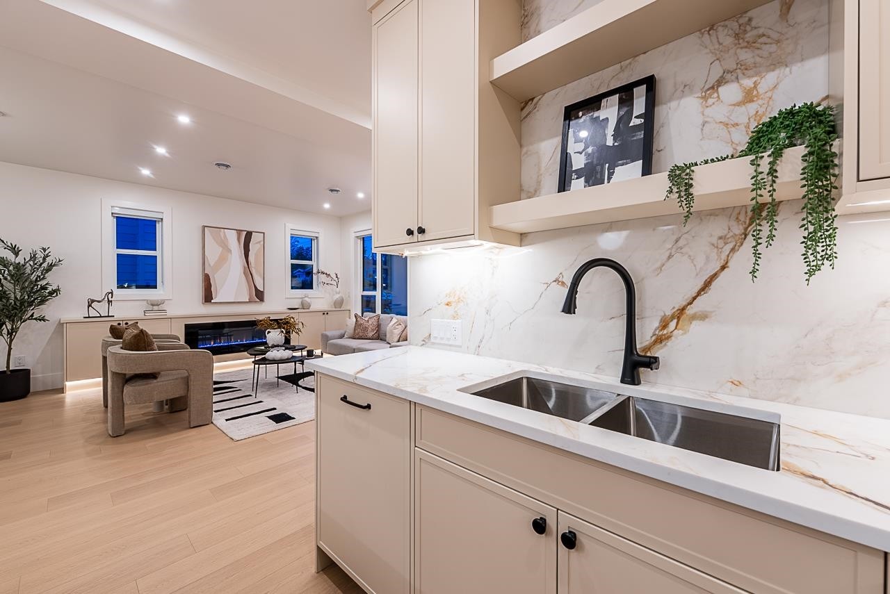 









646


Girard

Avenue, 101,
Coquitlam,




BC
V3K 1S8

