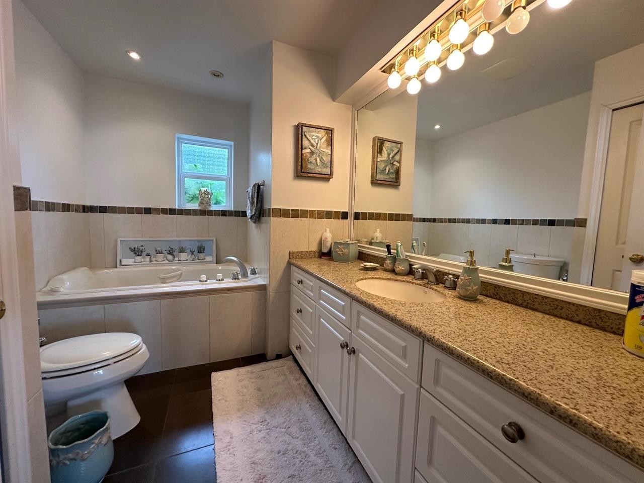 









1359


Whitby

Road,
West Vancouver,




BC
V7S 2N4

