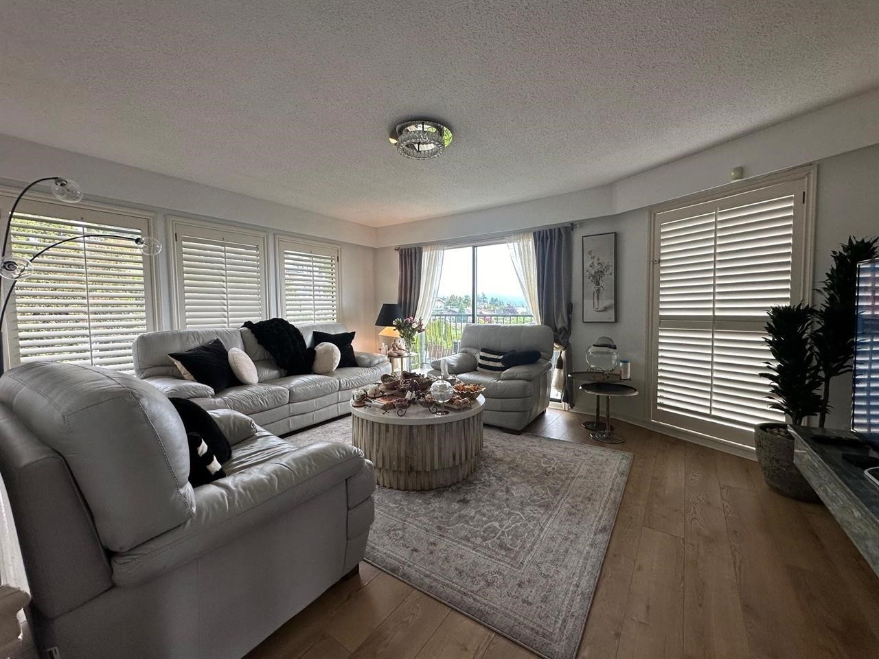 









1359


Whitby

Road,
West Vancouver,




BC
V7S 2N4


