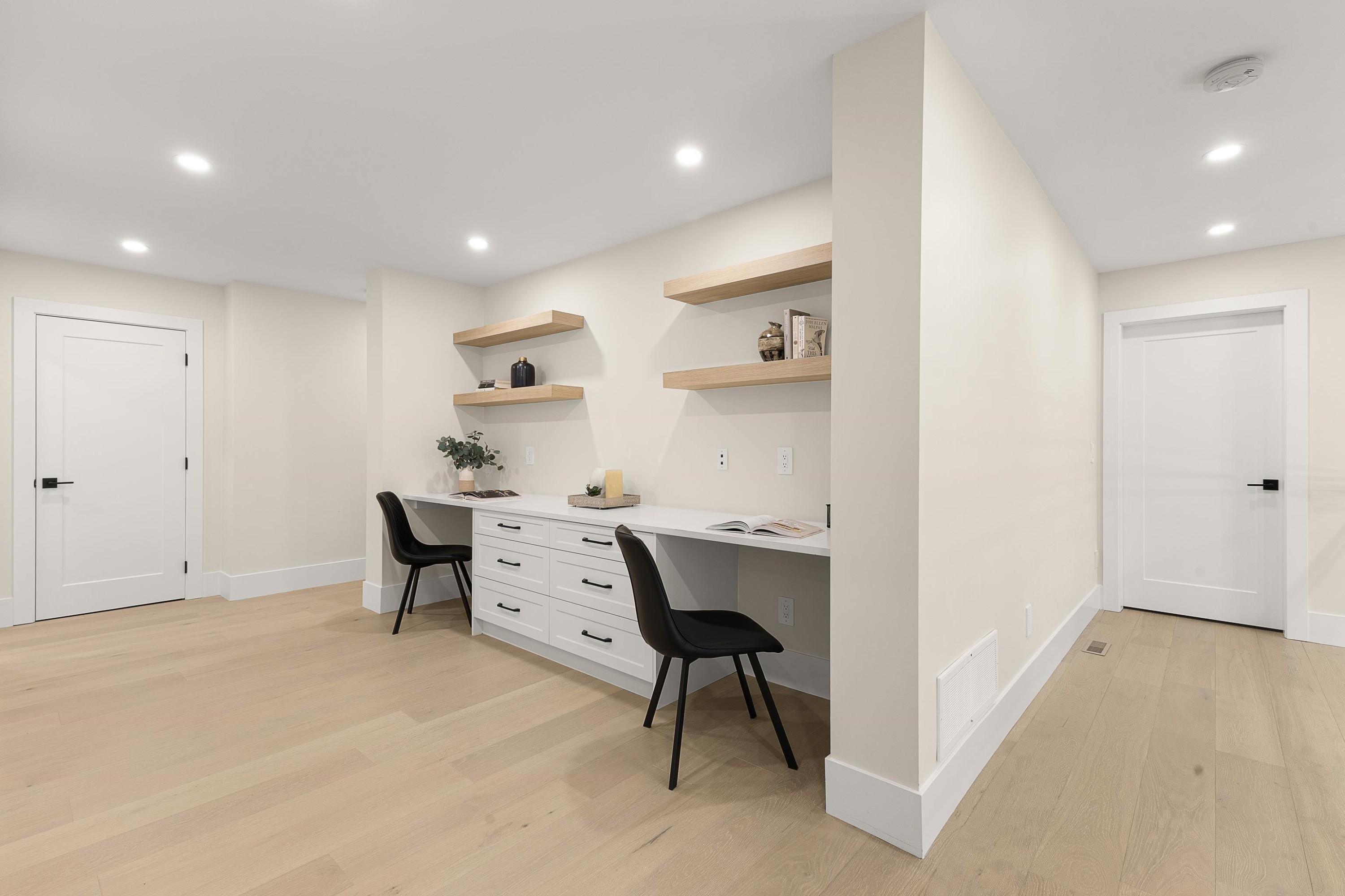 









841


Rondeau

Street,
Coquitlam,




BC
V3J 5Z4

