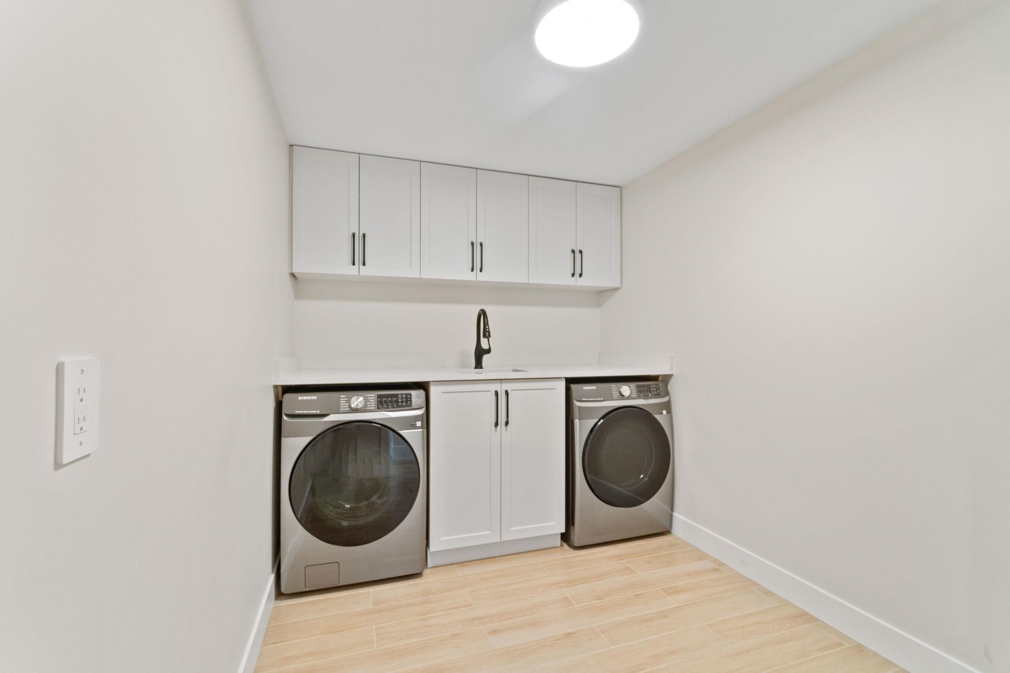 









841


Rondeau

Street,
Coquitlam,




BC
V3J 5Z4

