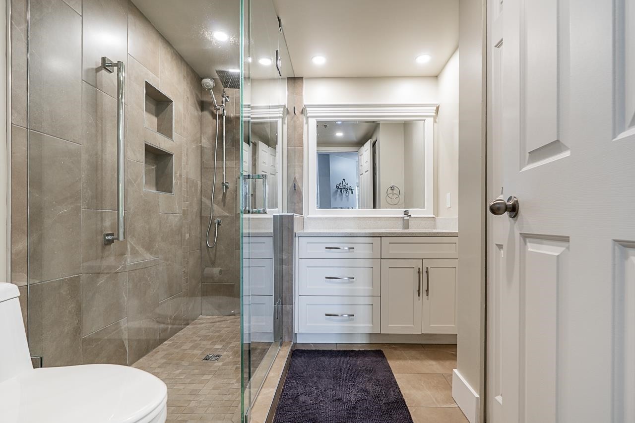 









728


Farrow

Street, 402,
Coquitlam,




BC
V3J 3S6

